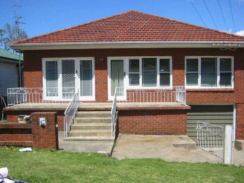 3/71 Heaslip St, Coniston NSW 2500