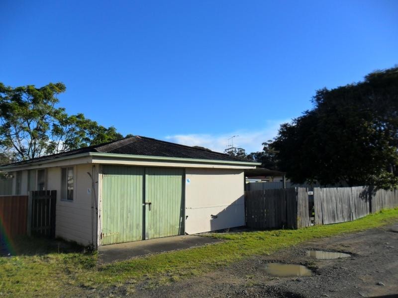 13 Macintosh St, Forster NSW 2428