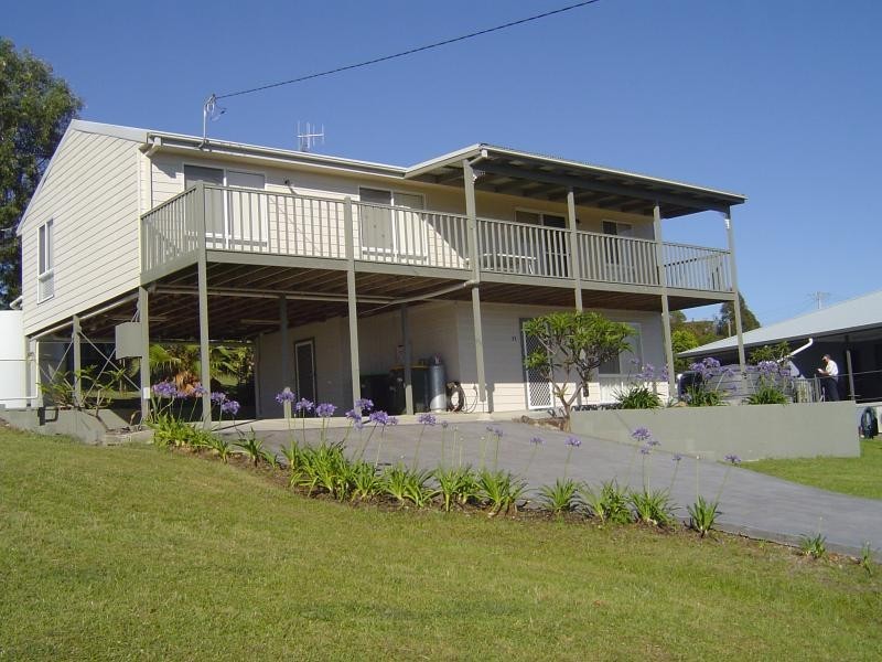 33 Warralong St, Coomba Park NSW 2428