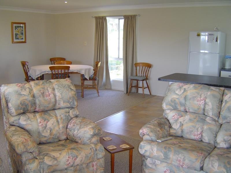 33 Warralong St, Coomba Park NSW 2428