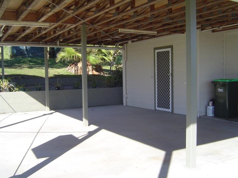 33 Warralong St, Coomba Park NSW 2428