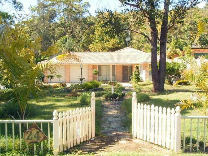 24 The Lakes Way, Elizabeth Beach NSW 2428