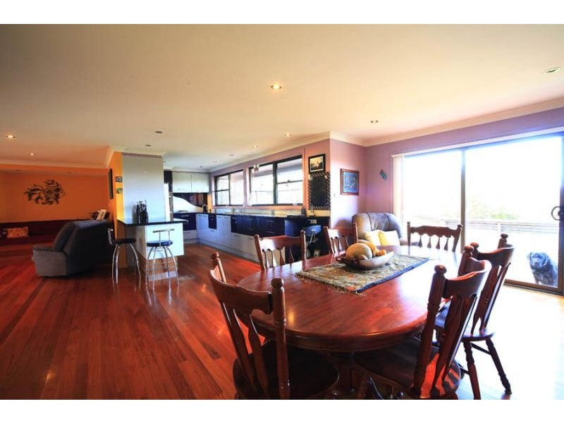 8 Croll St, Blueys Beach NSW 2428