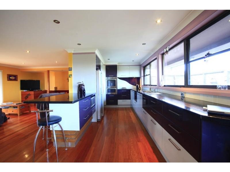 8 Croll St, Blueys Beach NSW 2428