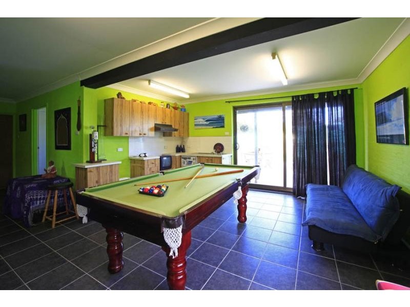 8 Croll St, Blueys Beach NSW 2428