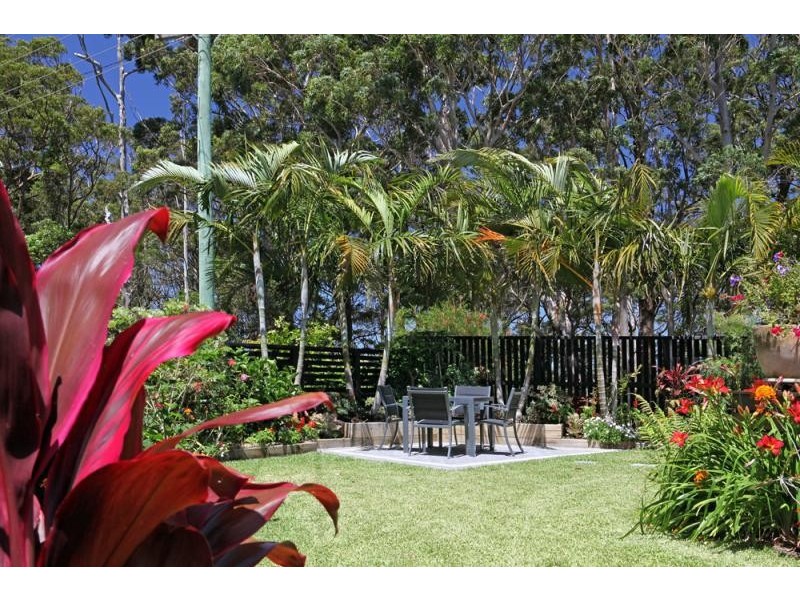 1 Scarfe  St, Smiths Lake NSW 2428