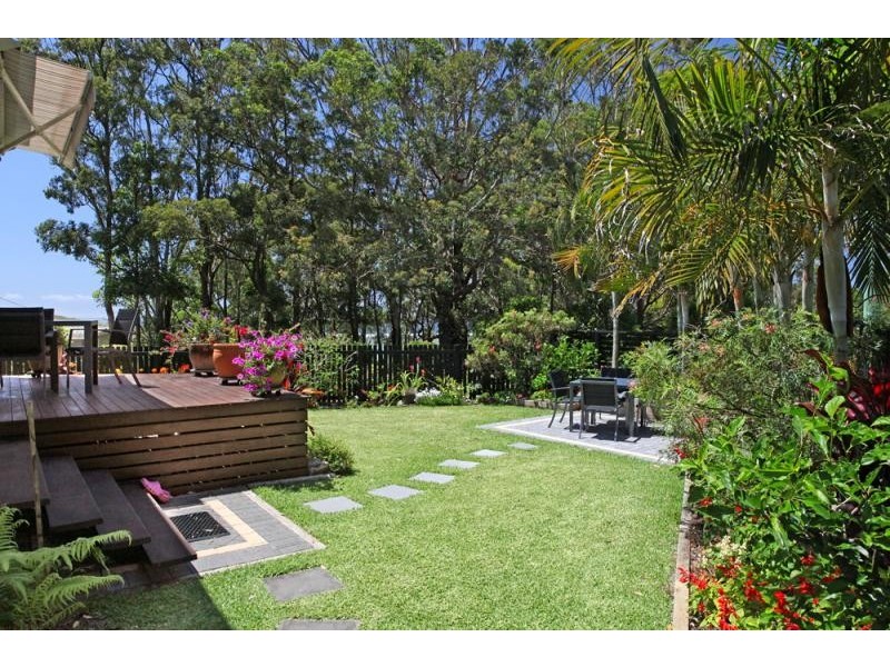 1 Scarfe  St, Smiths Lake NSW 2428