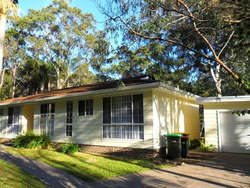 220 Charlotte Bay  St, Pacific Palms NSW 2428