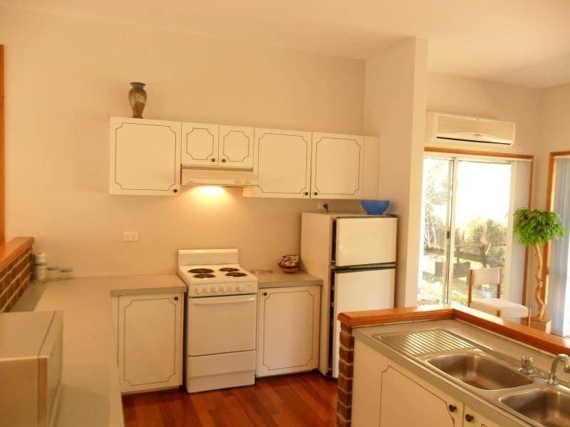 220 Charlotte Bay  St, Pacific Palms NSW 2428