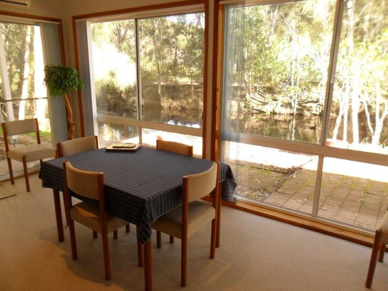 220 Charlotte Bay St, Charlotte Bay NSW 2428