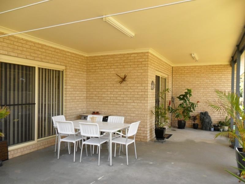 8 Wangaree St, Coomba Park NSW 2428