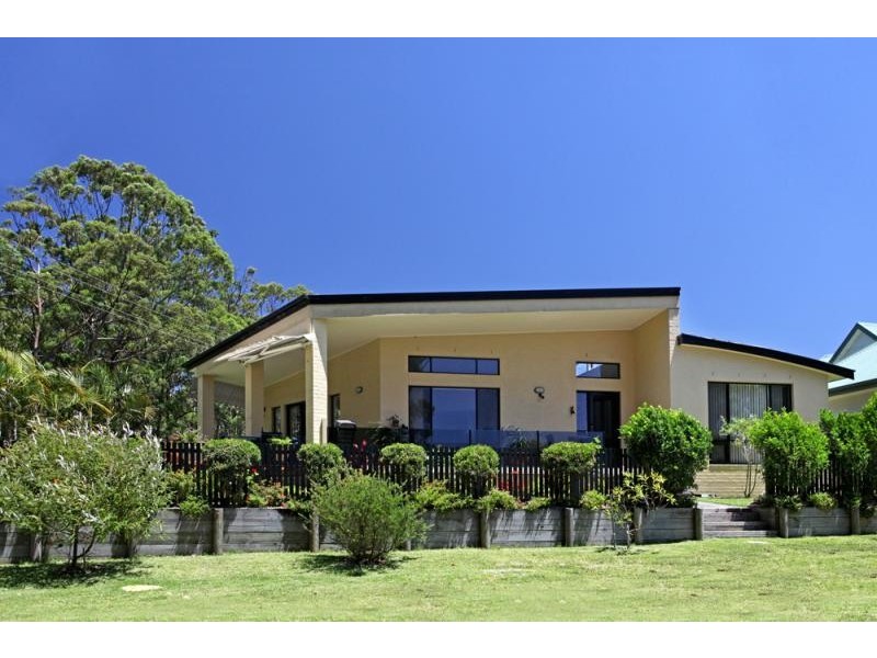 1 Scarfe  St, Smiths Lake NSW 2428