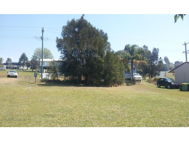 42 Warralong  St, Coomba Park NSW 2428
