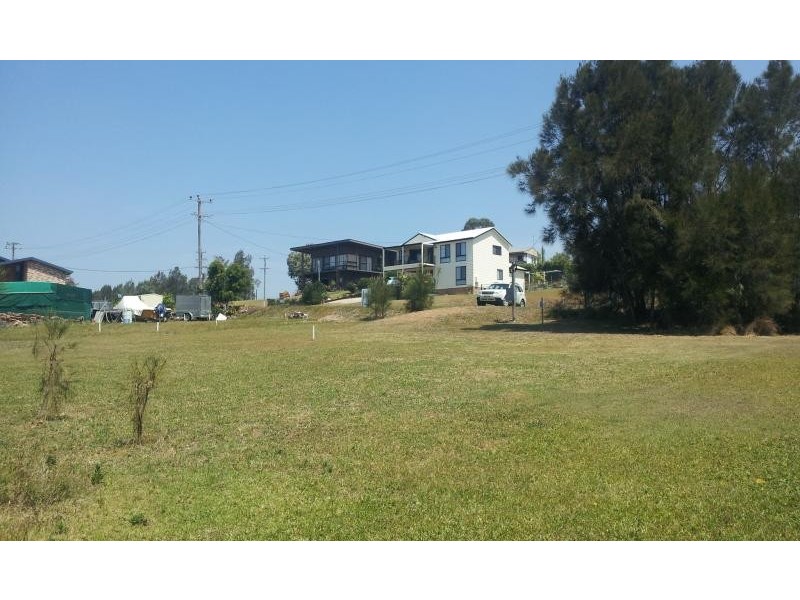 42 Warralong  St, Coomba Park NSW 2428