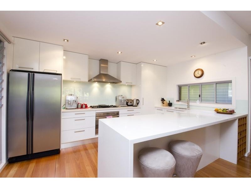 30 Lakeside Cres, Elizabeth Beach NSW 2428