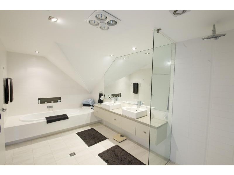 30 Lakeside Cres, Elizabeth Beach NSW 2428