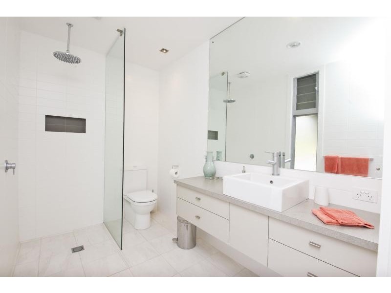 30 Lakeside Cres, Elizabeth Beach NSW 2428
