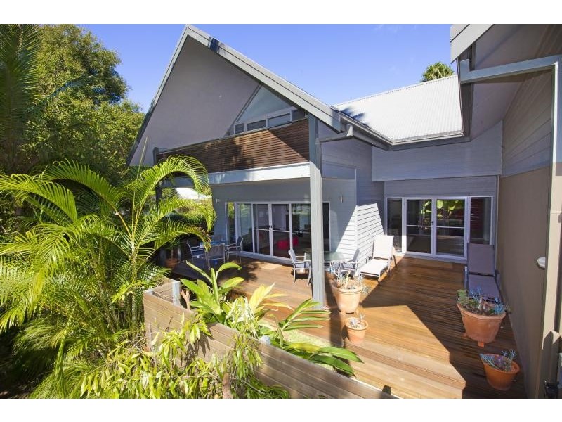 30 Lakeside Cres, Elizabeth Beach NSW 2428