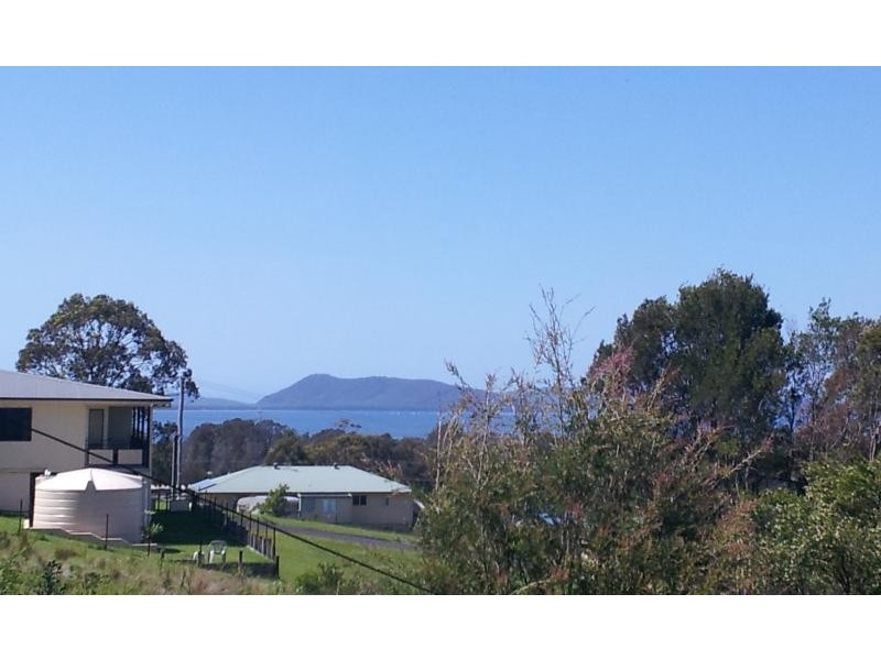 8 Yarran Pl, Coomba Park NSW 2428