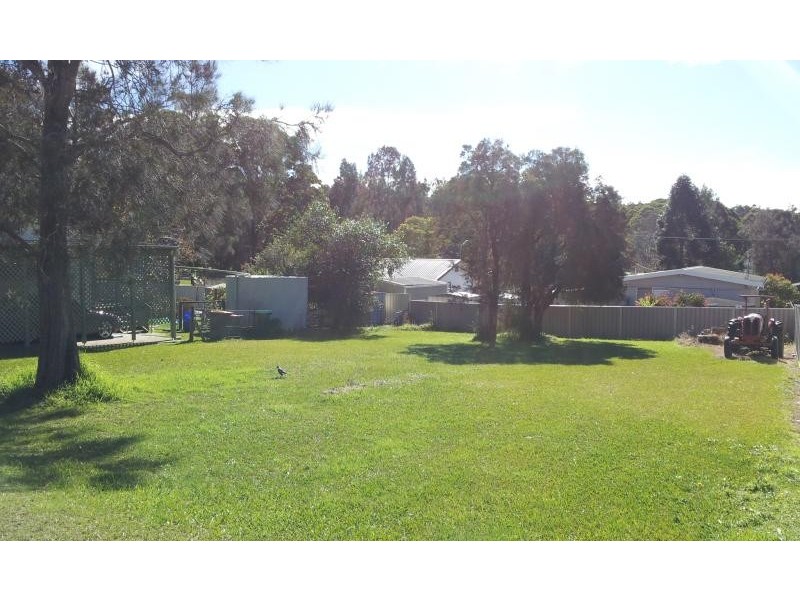 27 Wangaree St, Coomba Park NSW 2428