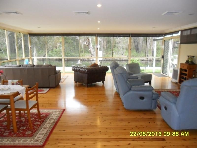 207 Charlotte Bay St, Charlotte Bay NSW 2428