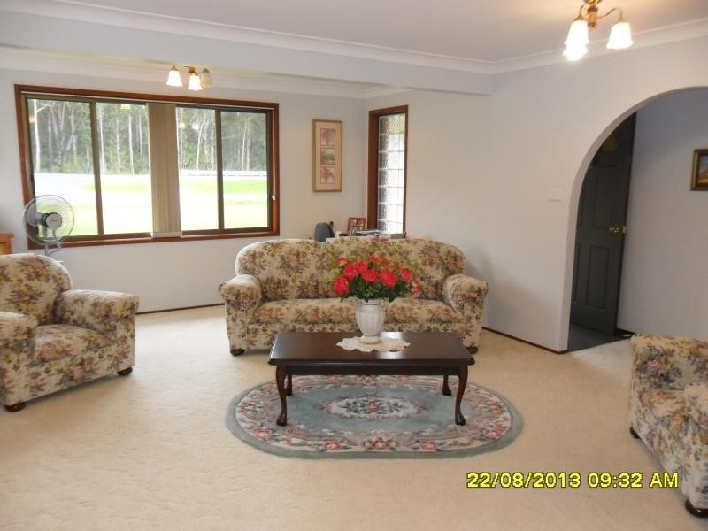 207 Charlotte Bay St, Charlotte Bay NSW 2428