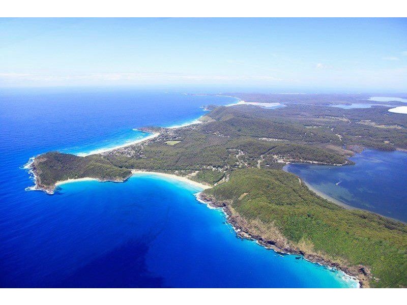 207 Charlotte Bay St, Charlotte Bay NSW 2428