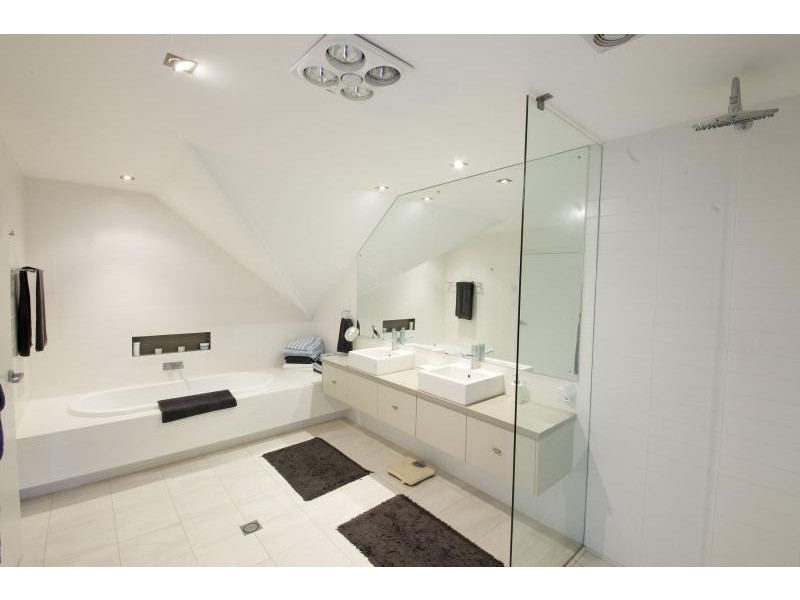 30 Lakeside Cres, Pacific Palms NSW 2428