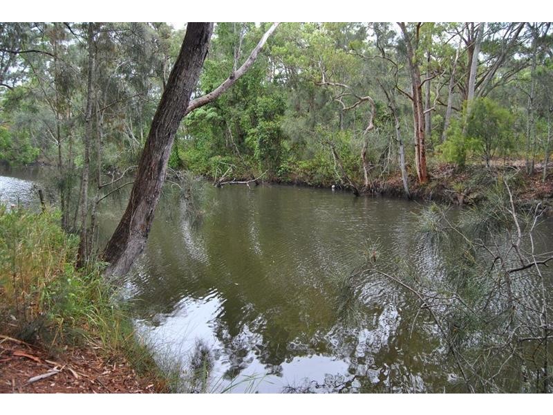 216 Charlotte Bay St, Charlotte Bay NSW 2428