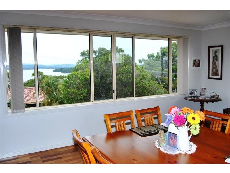 48 Green Point Dr, Forster NSW 2428