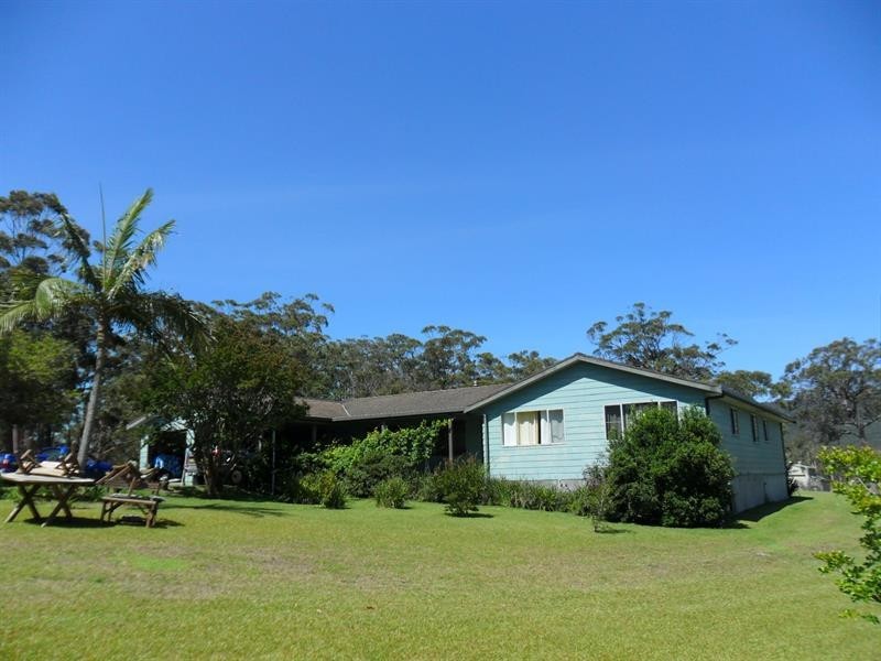 3524 The Lakes Way, Charlotte Bay NSW 2428