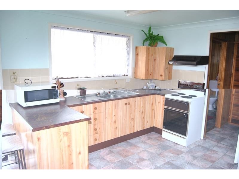 14 Warralong St, Coomba Park NSW 2428