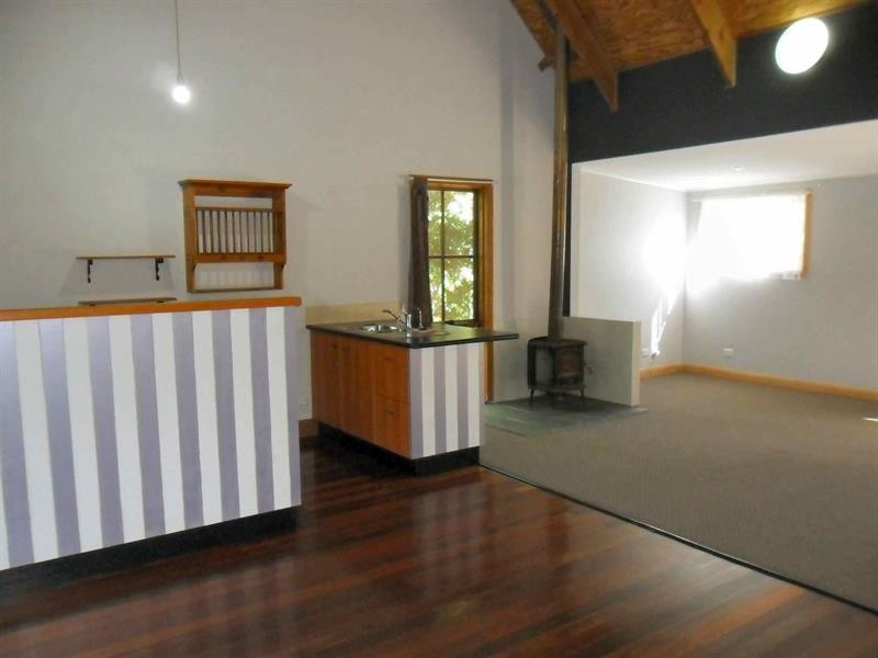 33 Kamarooka  St, Coomba Park NSW 2428