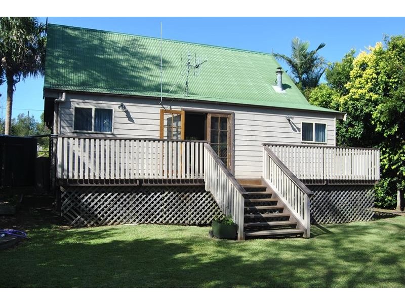 33 Kamarooka  St, Coomba Park NSW 2428