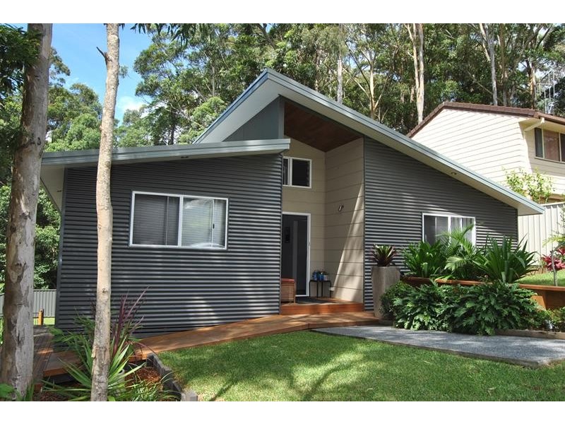 10 Harcourt Cres, Smiths Lake NSW 2428