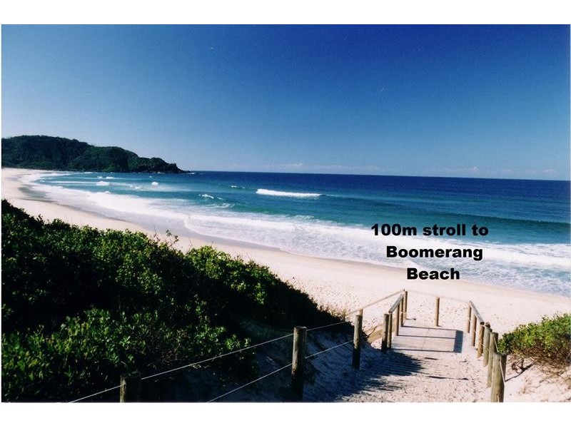 4 Carramatta Cl, Boomerang Beach NSW 2428