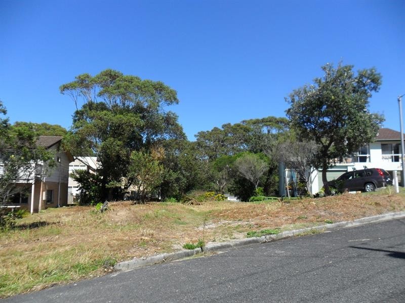 4 Carramatta Cl, Boomerang Beach NSW 2428
