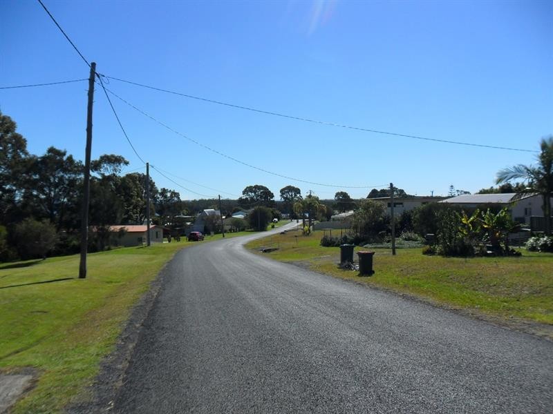 37 Moorooba Rd, Coomba Park NSW 2428