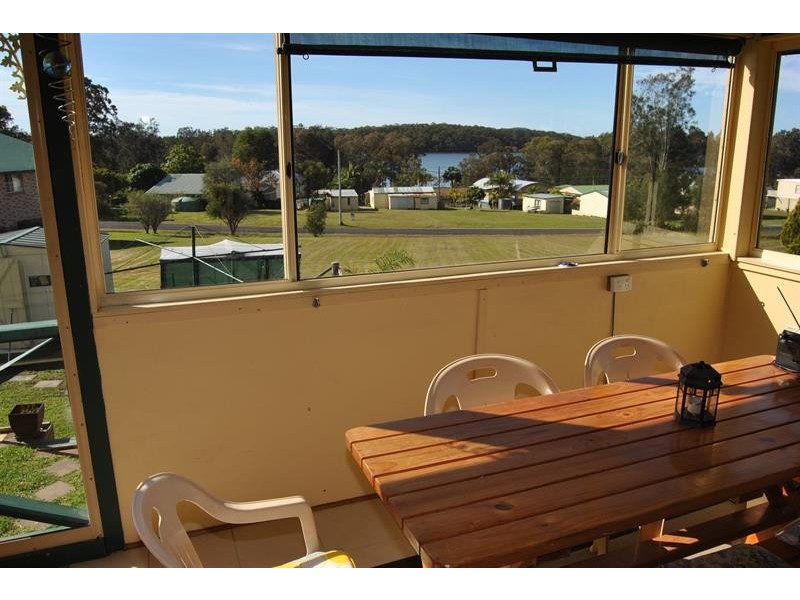 4 Warralong St, Coomba Park NSW 2428