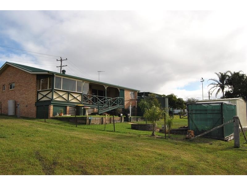 4 Warralong St, Coomba Park NSW 2428