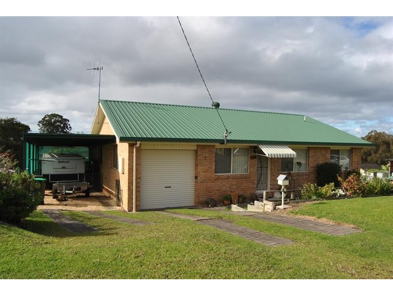 4 Warralong St, Coomba Park NSW 2428