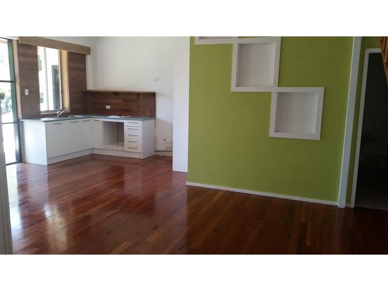 4 Crown Cl, Tarbuck Bay NSW 2428