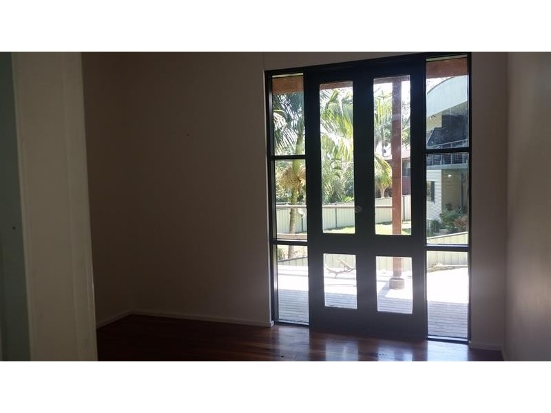 4 Crown Cl, Tarbuck Bay NSW 2428