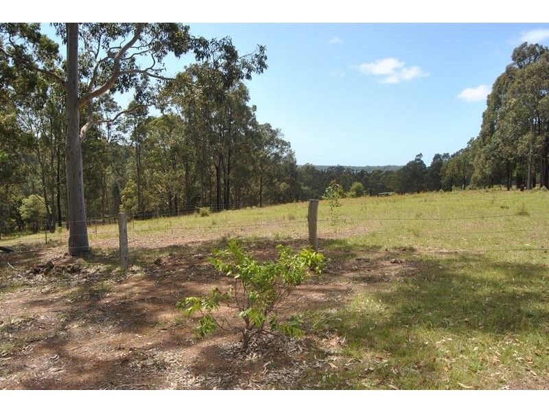 44 Aroona St, Coomba Park NSW 2428