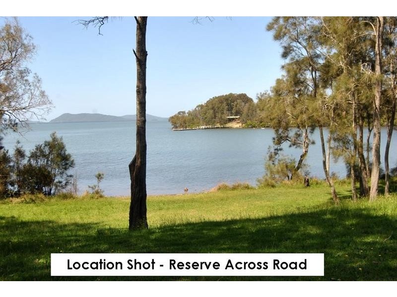 4 Kooyong Pl, Coomba Park NSW 2428