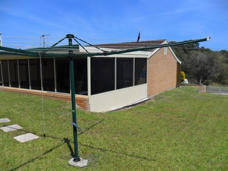 28 Tallawalla St, Coomba Park NSW 2428