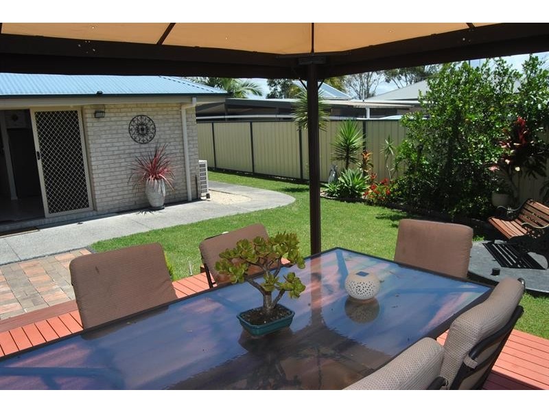 9 Wangaree St, Coomba Park NSW 2428