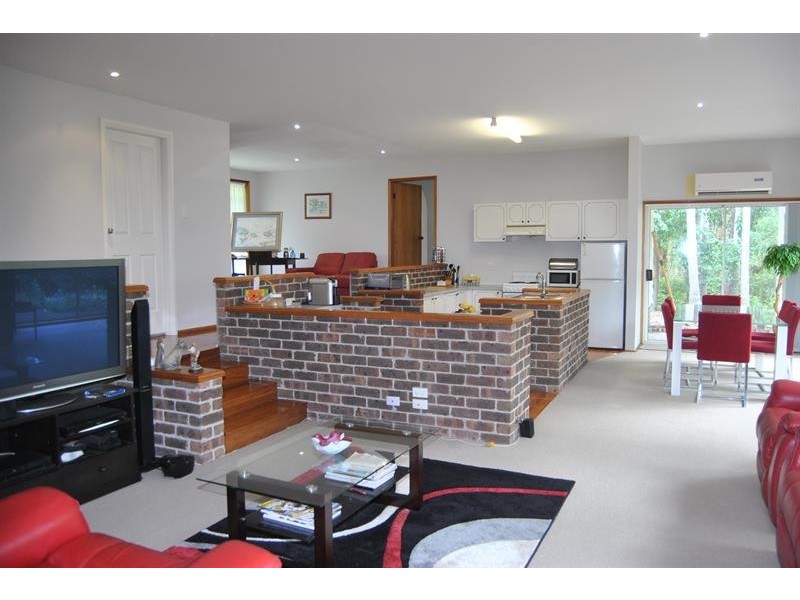 220 Charlotte Bay St, Charlotte Bay NSW 2428