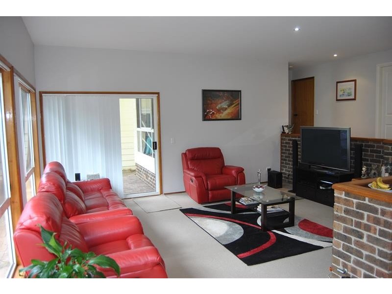 220 Charlotte Bay St, Charlotte Bay NSW 2428