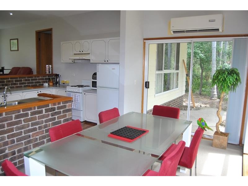 220 Charlotte Bay St, Charlotte Bay NSW 2428